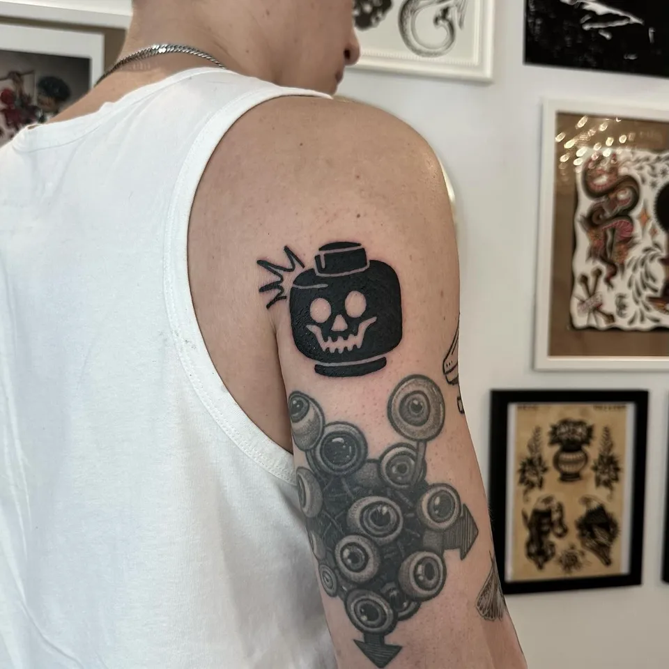 Czacha lego, kolego — Tattoo, Wujek Darek Tattoo, Warszawa
