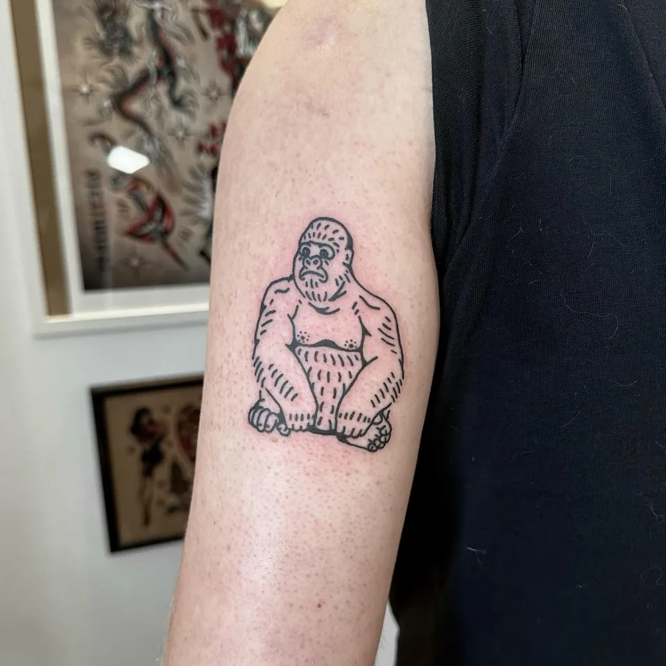 Goryl dla Podróżnika Piotra — Tattoo, Wujek Darek Tattoo, Warszawa