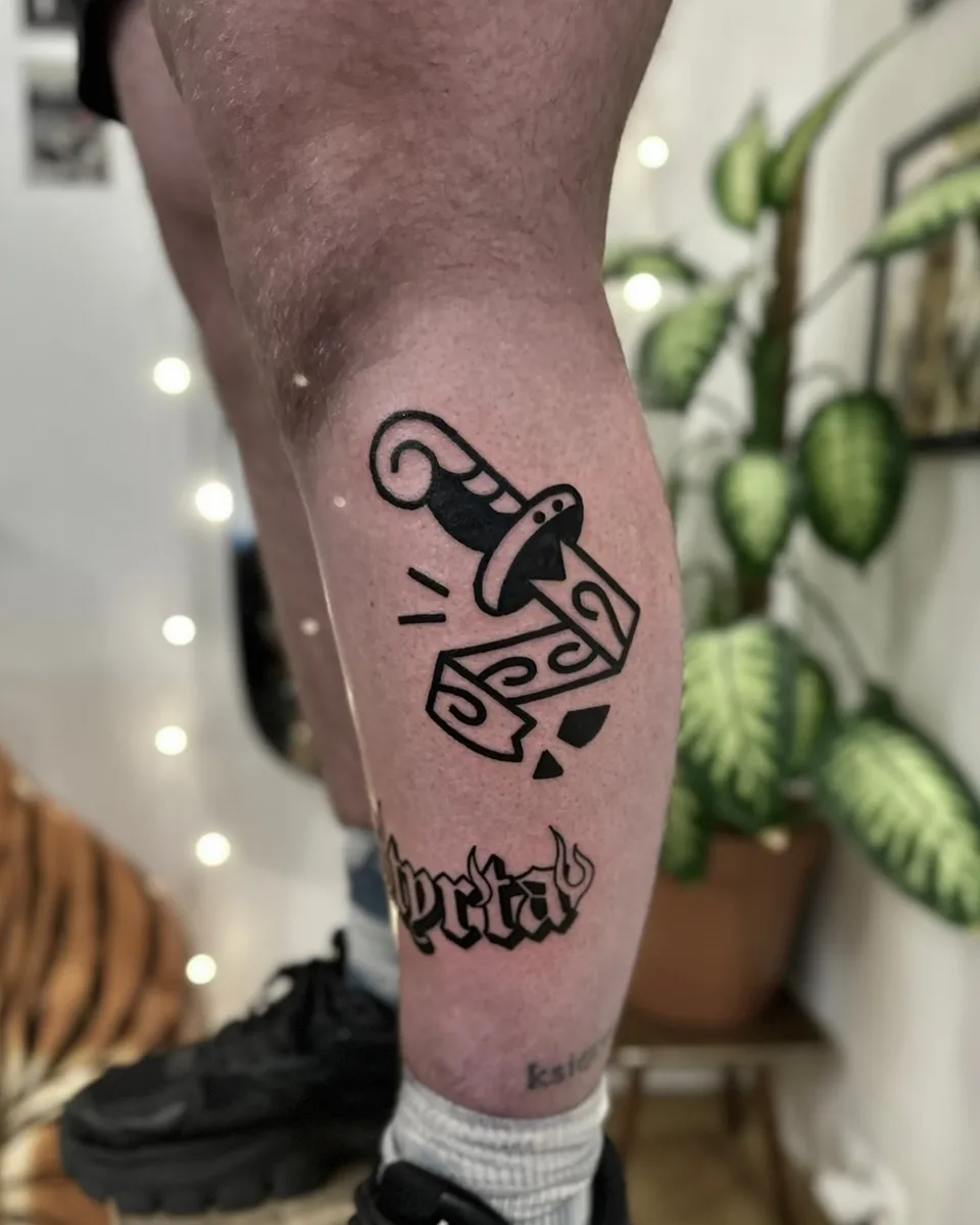 Flash sheet sztyletów i noży z grubym konturem w stylu ignorant (3) — Tattoo, Wujek Darek Tattoo, Warszawa