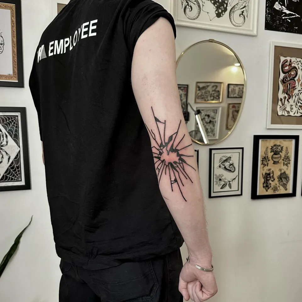 Kontur typu delikatnego — Tattoo, Wujek Darek Tattoo, Warszawa