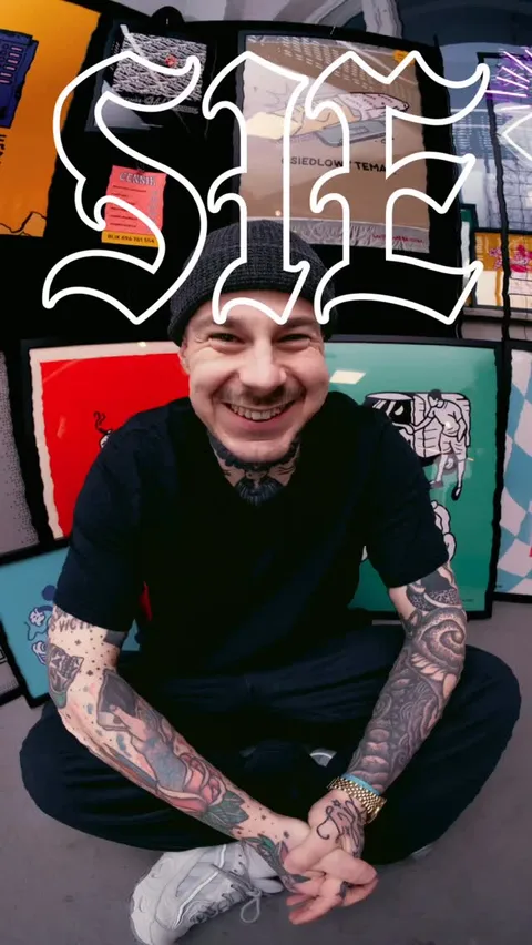 Ignorant tatuaż rękawów z grubym konturem na obu ramionach — Tattoo, Wujek Darek Tattoo, Warszawa