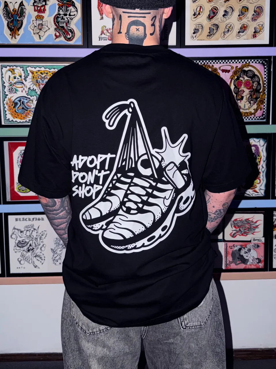 Ignorant tatuaż dwóch postaci w kominiarkach i dresach sportowych (2) — Tattoo, Wujek Darek Tattoo, Warszawa