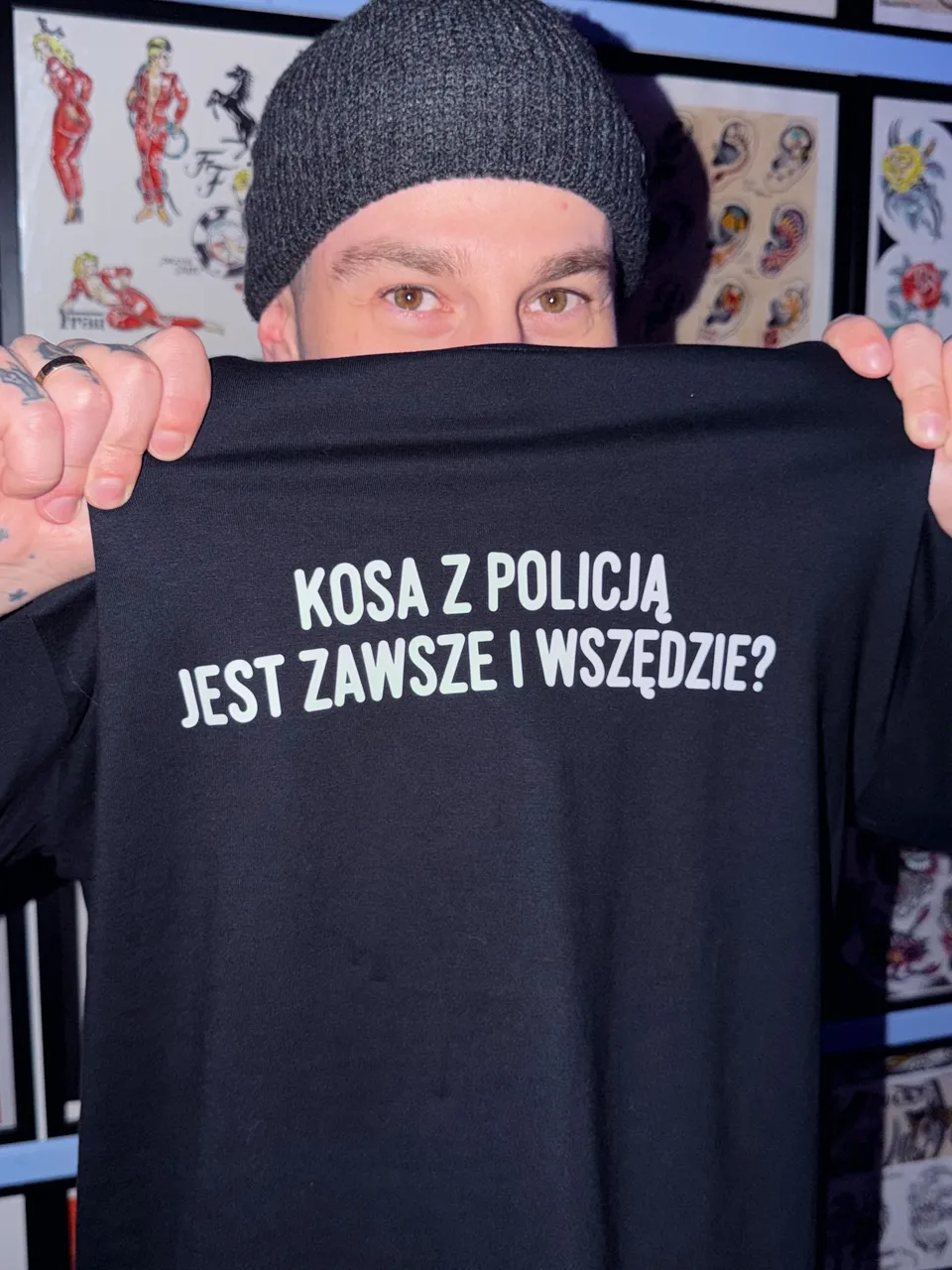 Ignorant tatuaż dwóch postaci w kominiarkach i dresach sportowych (4) — Tattoo, Wujek Darek Tattoo, Warszawa