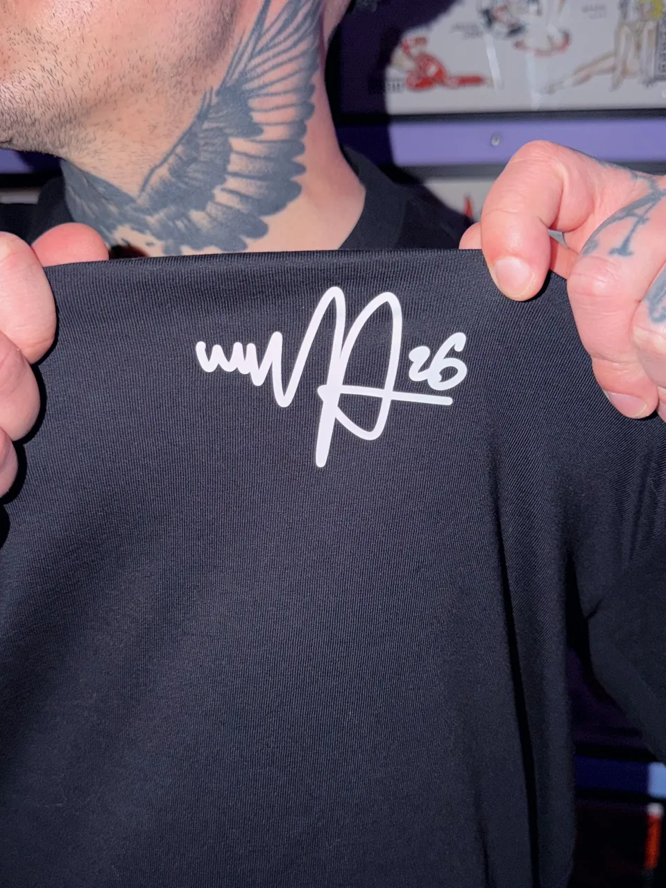 Ignorant tatuaż dwóch postaci w kominiarkach i dresach sportowych (6) — Tattoo, Wujek Darek Tattoo, Warszawa