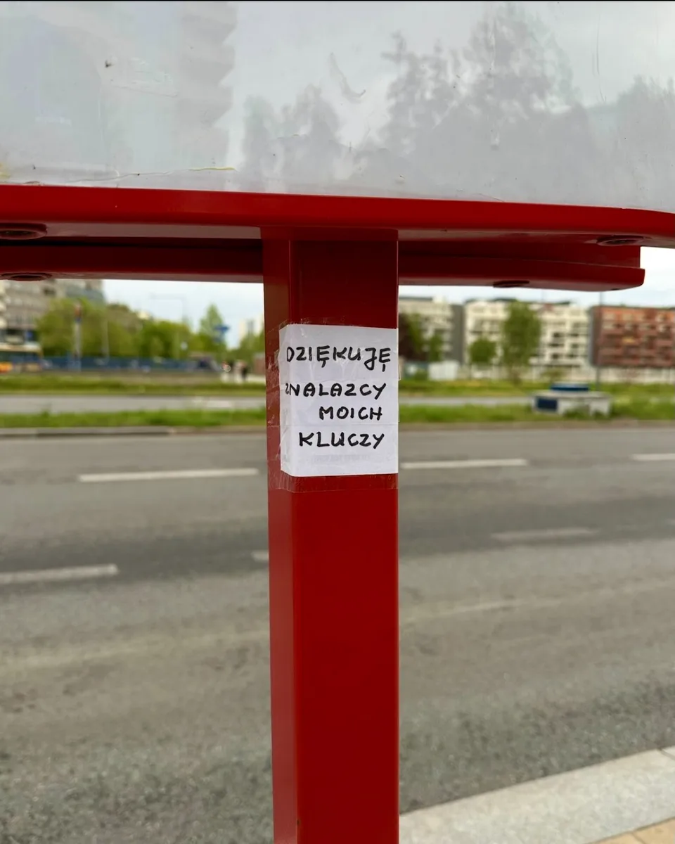 Ignorant tatuaż z motywem frisbee na nadgarstku (5) — Tattoo, Wujek Darek Tattoo, Warszawa