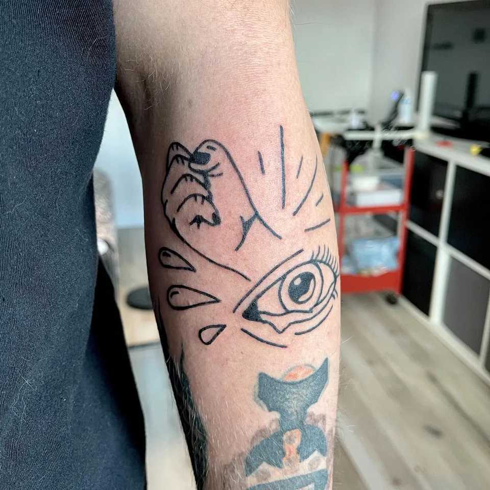 Twarde pięści i cieknące łzy elo — Tattoo, Wujek Darek Tattoo, Warszawa
