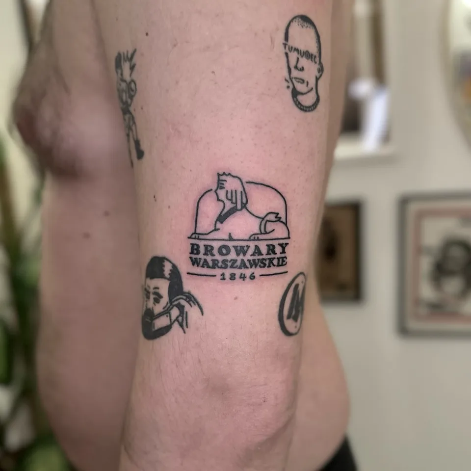 Ignorant tatuaże z grubym konturem na boku i żebrach – portrety i sylwetki (3) — Tattoo, Wujek Darek Tattoo, Warszawa