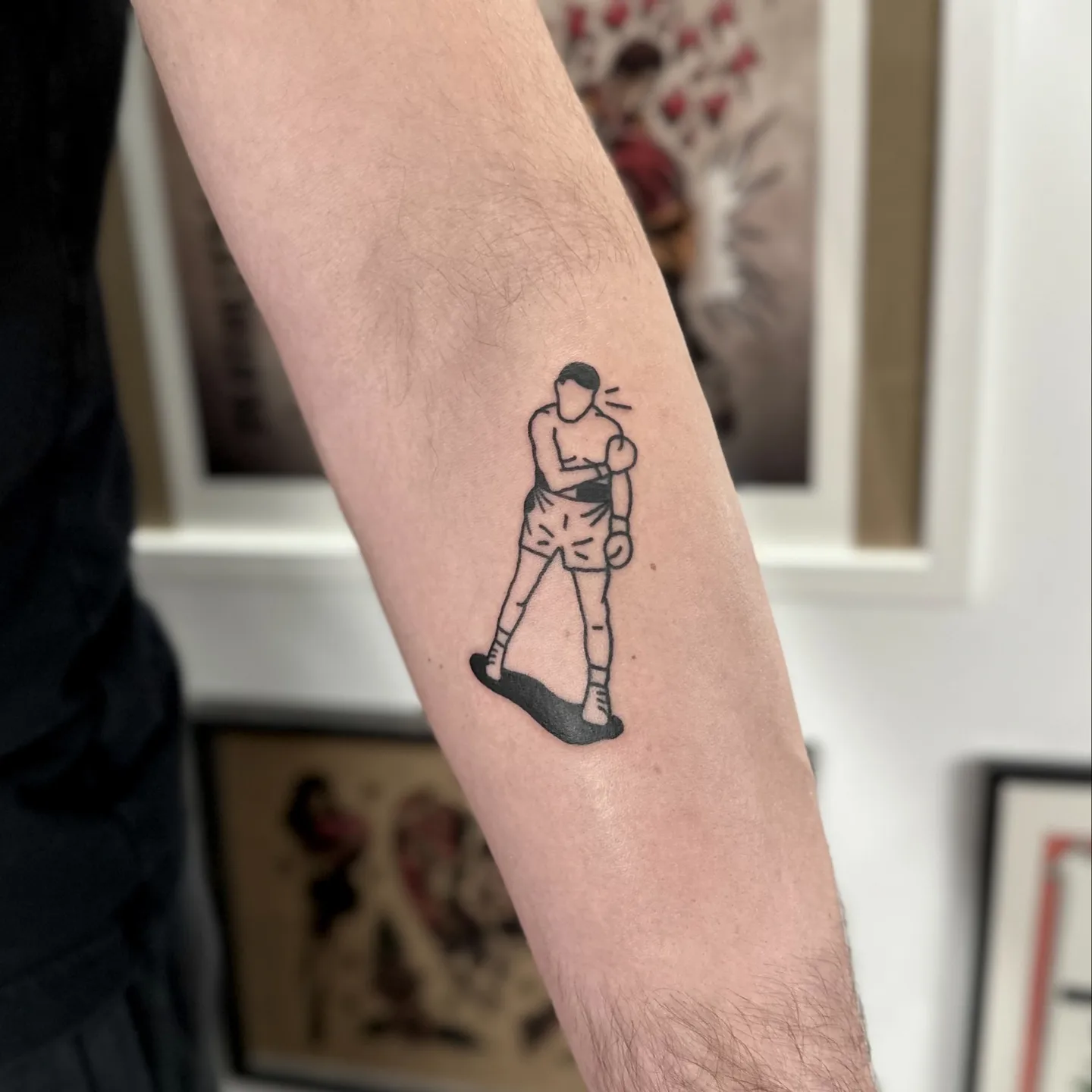 Tatuaż boksera w stylu ignorant na przedramieniu — Tattoo, Wujek Darek Tattoo, Warszawa